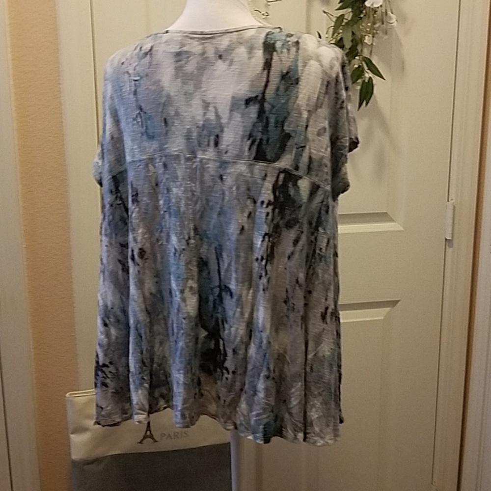 Top - Picture 2 of 3